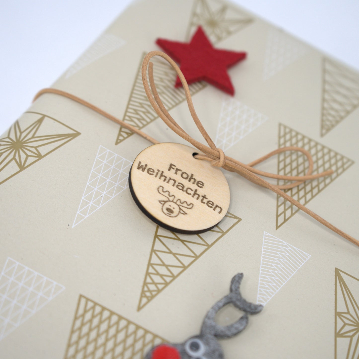 Geschenkanhänger Holz „Frohe Weihnachten“ mit Elchmotiv