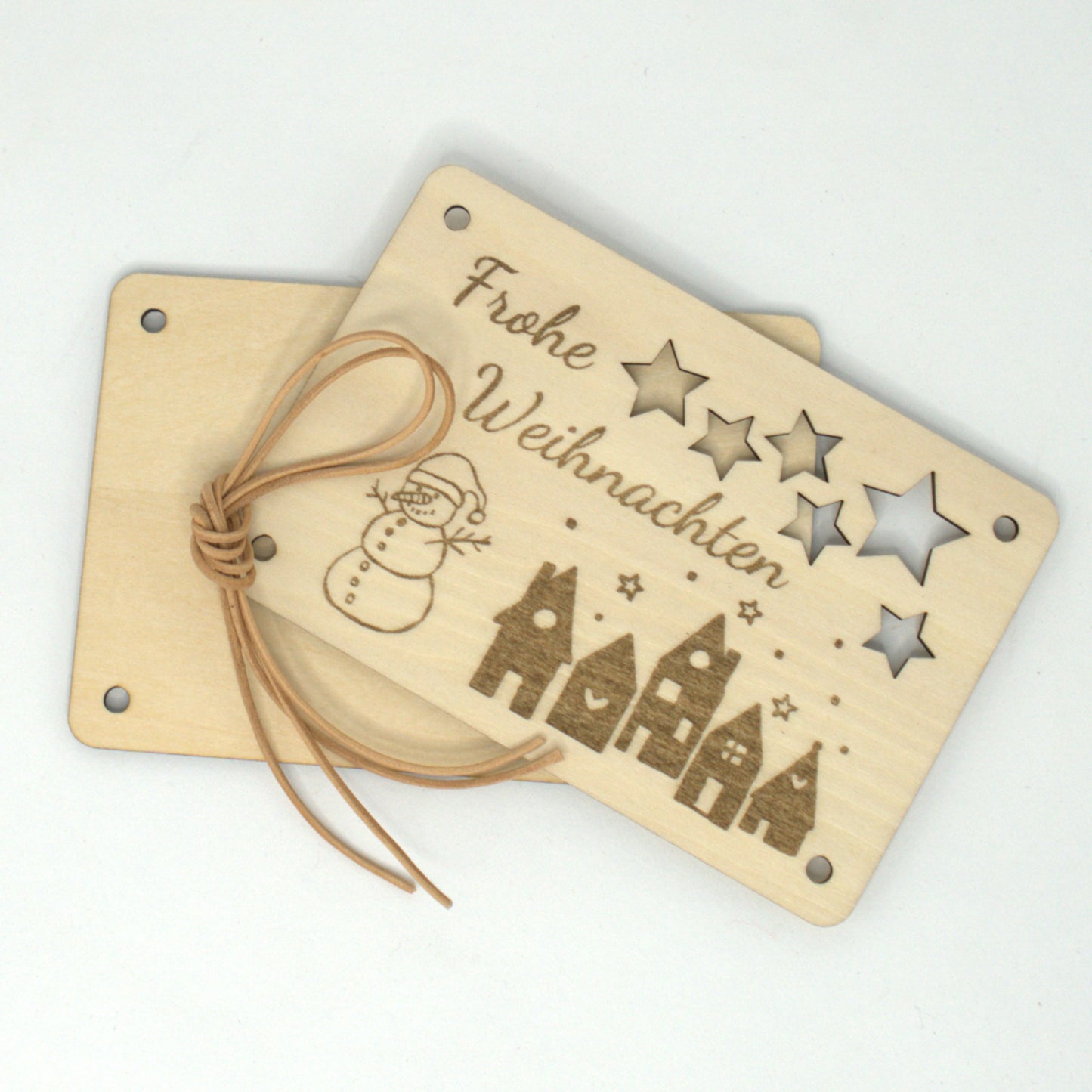 Weihnachts-Geldgeschenk aus Holz mit eingelegtem Geldschein und Lederbändern