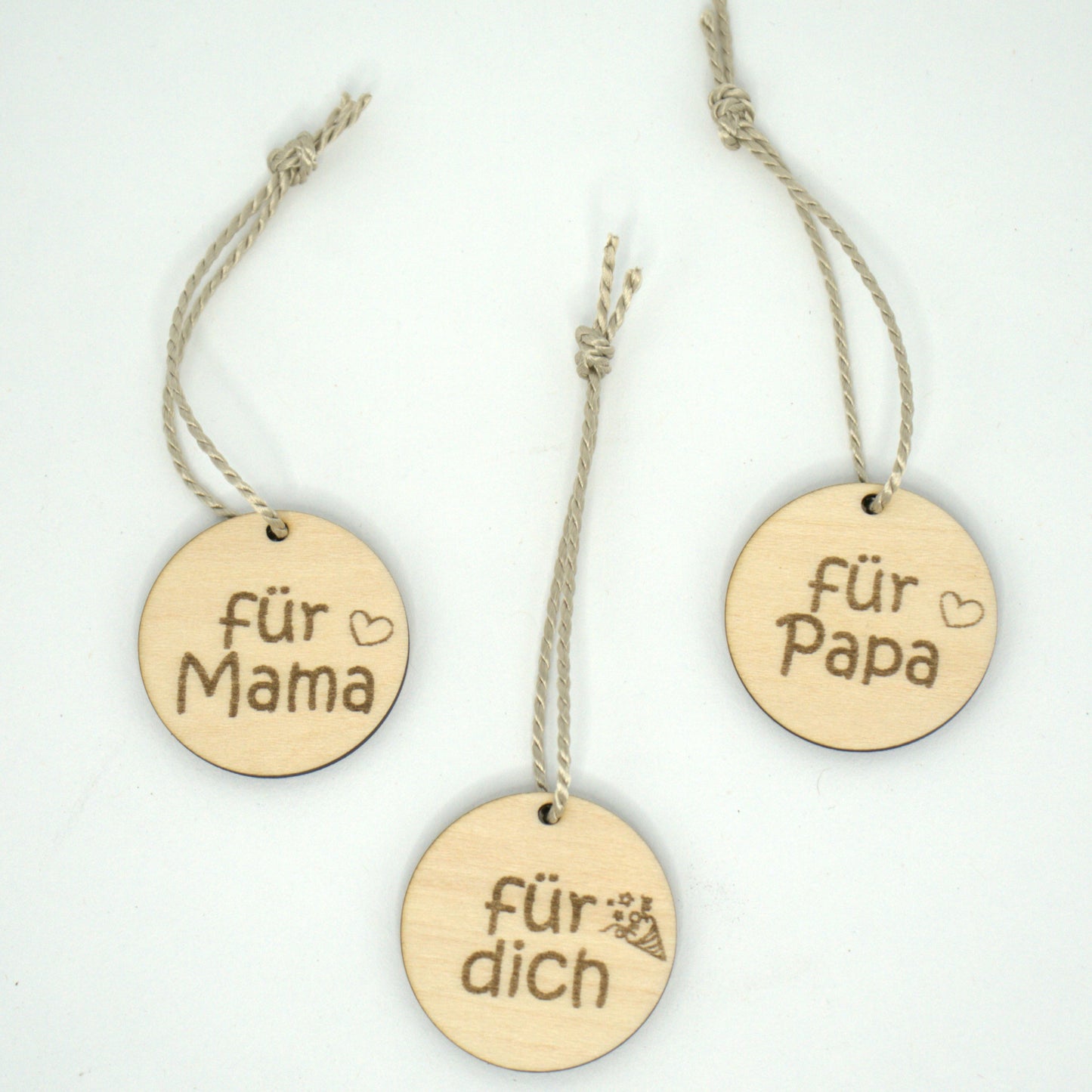 Geschenkanhänger Holz „für Mama / Papa / dich“ | Geschenkdeko mit Gravur