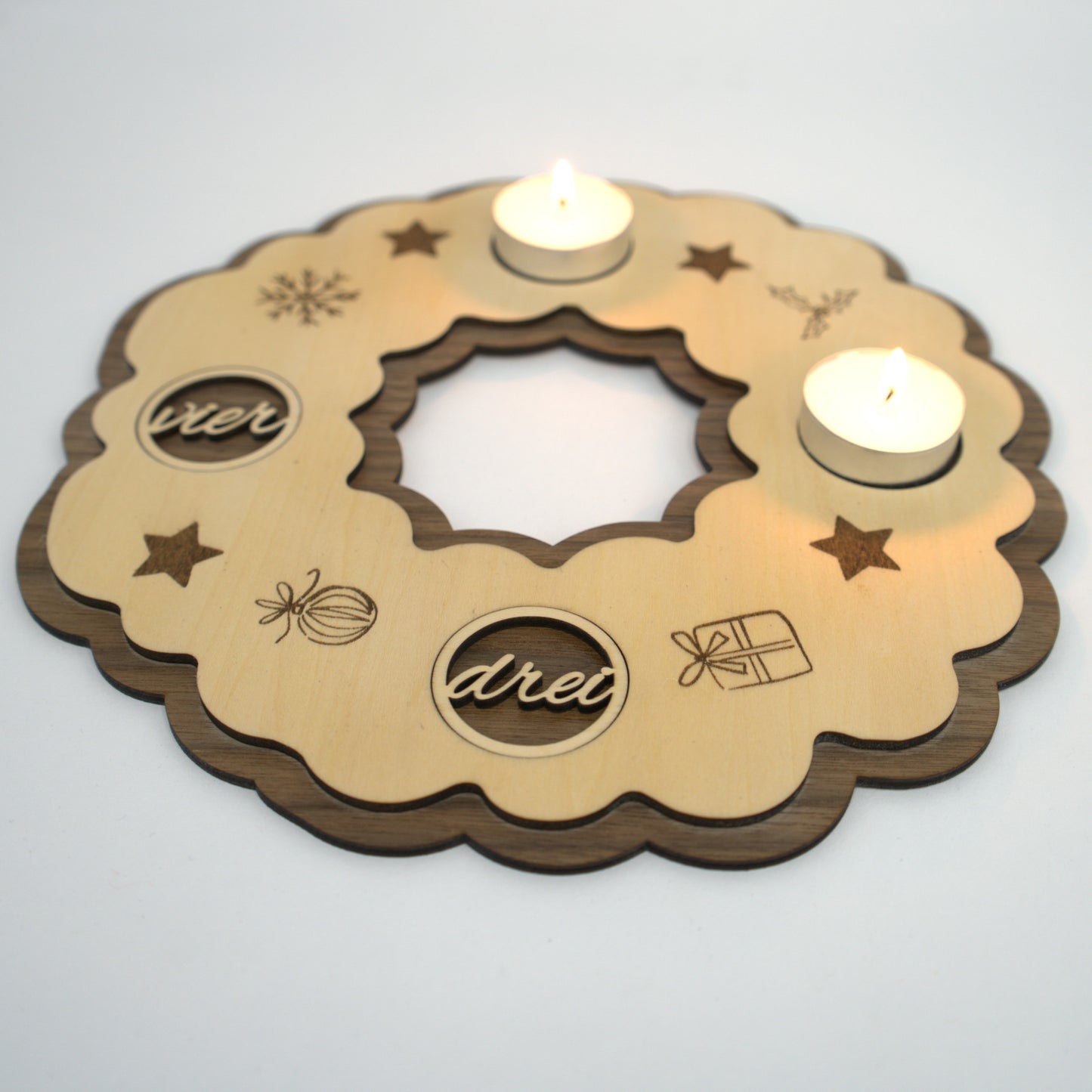 Nachhaltiger Adventskranz aus Holz – mit Zahlen und Teelicht-Halterung