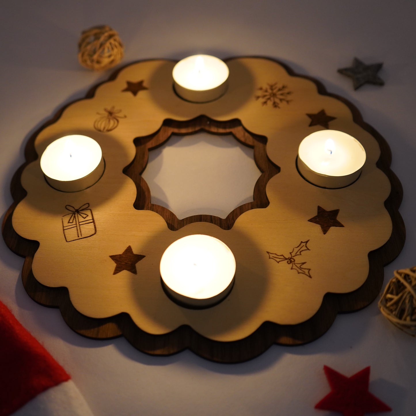 Nachhaltiger Adventskranz aus Holz – mit Zahlen und Teelicht-Halterung