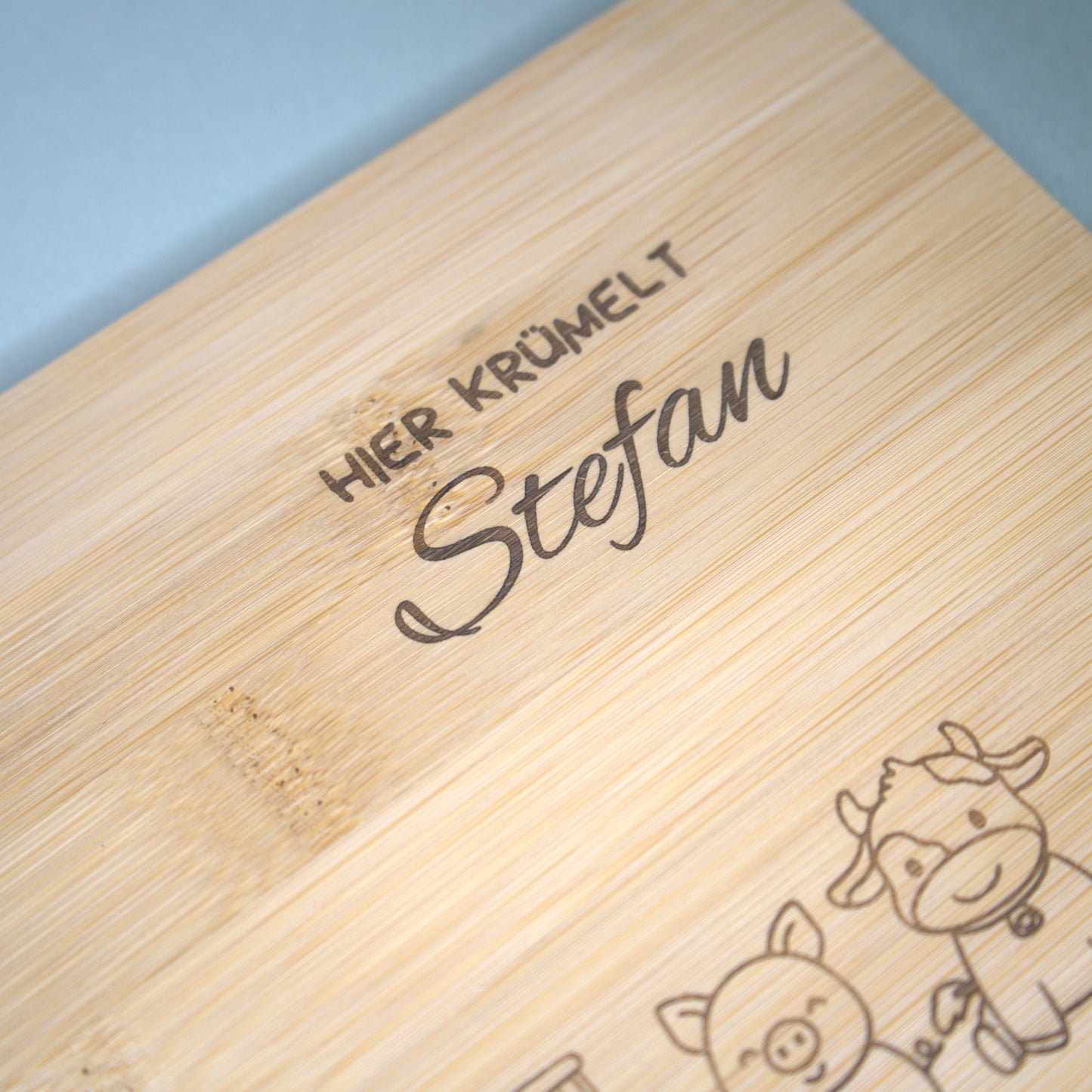 Personalisiertes Frühstücksbrettchen aus Bambus