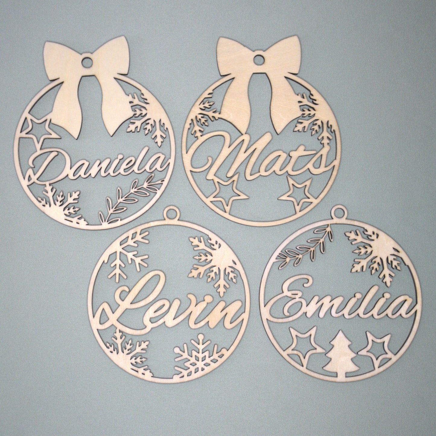 Personalisierter Weihnachtsbaumanhänger aus Holz | 4 Motive zur Auswahl