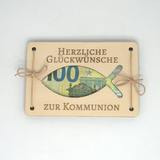Geldgeschenk zur Kommunion aus Holz mit Fischmotiv und Sichtfenster für Geldschein