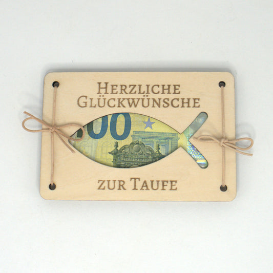 Geldgeschenk zur Taufe aus Holz mit Fischmotiv und Sichtfenster für Geldschein