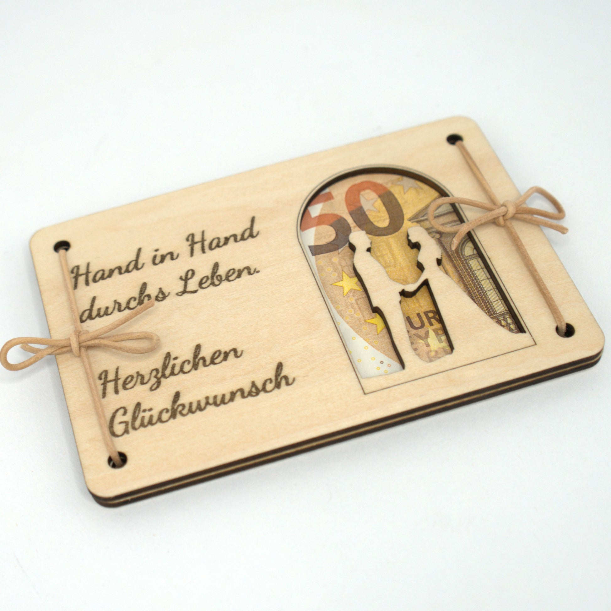 Flaches Geldgeschenk zur Hochzeit – kreative Idee mit Holzgravur