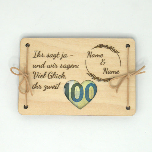 Geldgeschenk Hochzeit mit Herz und personalisierter Gravur – Draufsicht