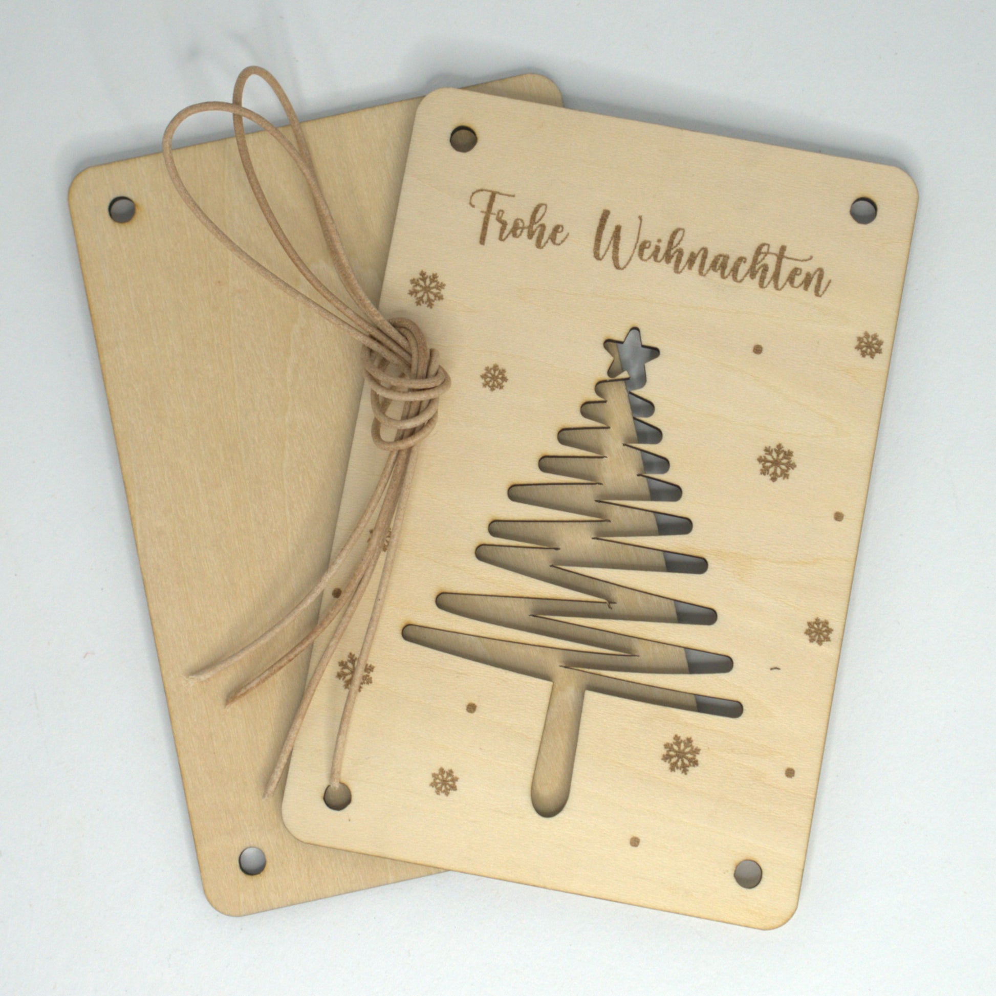 Holzkarte Frohe Weihnachten mit Tannenbaum-Motiv – kreative Geschenkidee für Geldscheine.