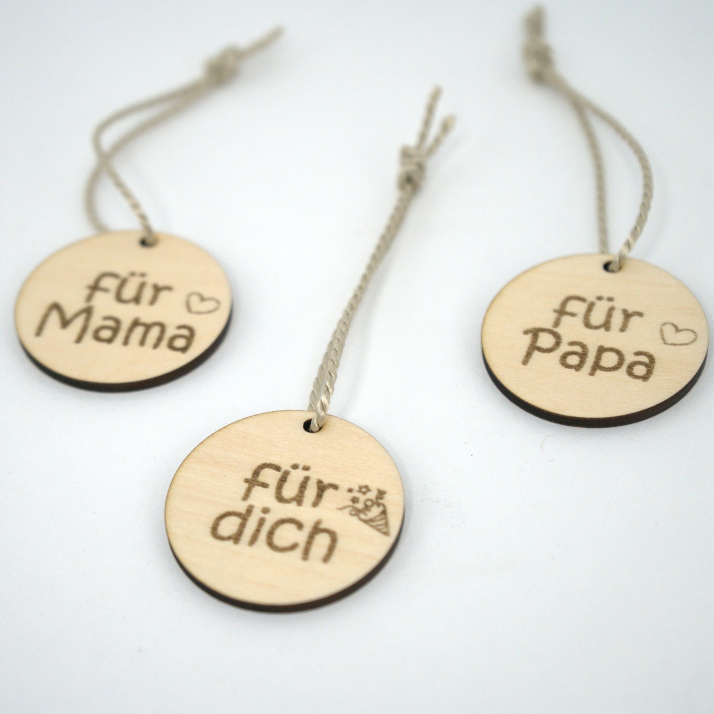 Geschenkanhänger Holz „für Mama / Papa / dich“ | Geschenkdeko mit Gravur