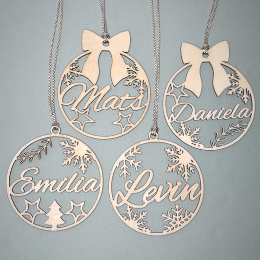 Personalisierter Weihnachtsbaumanhänger aus Holz | 4 Motive zur Auswahl