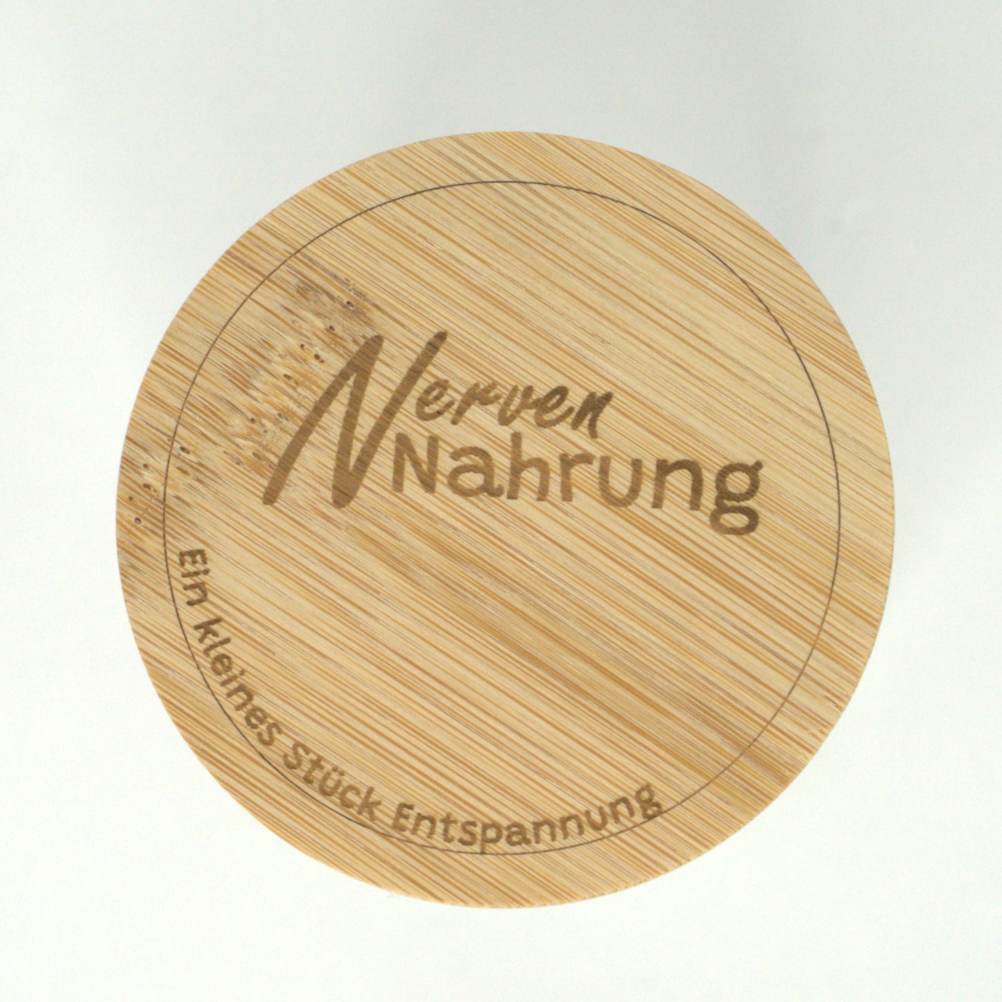 Bambusdeckel mit Gravur Nervennahrung und Spruch Ein kleines Stück Entspannung