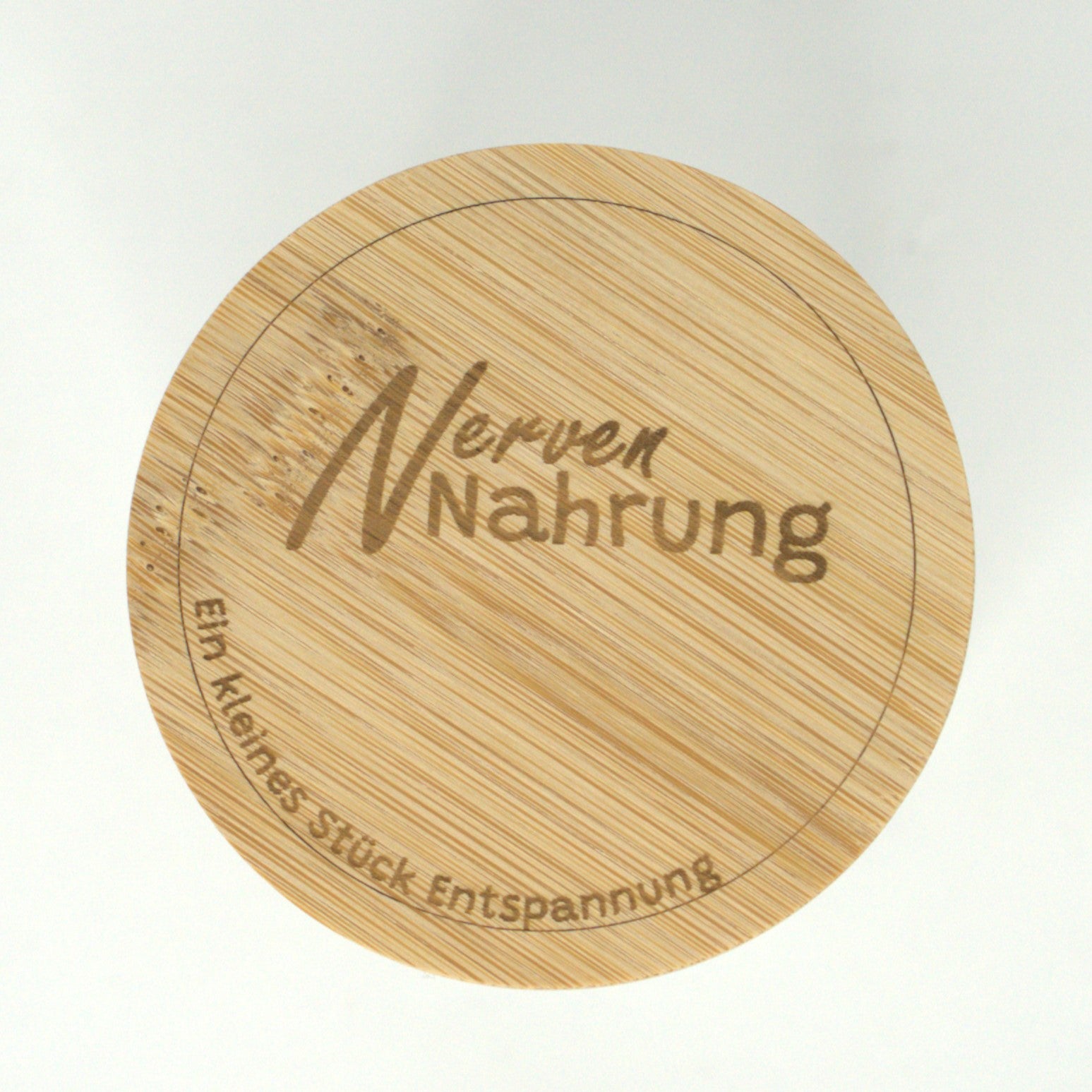 Bambusdeckel mit Gravur Nervennahrung und Spruch Ein kleines Stück Entspannung