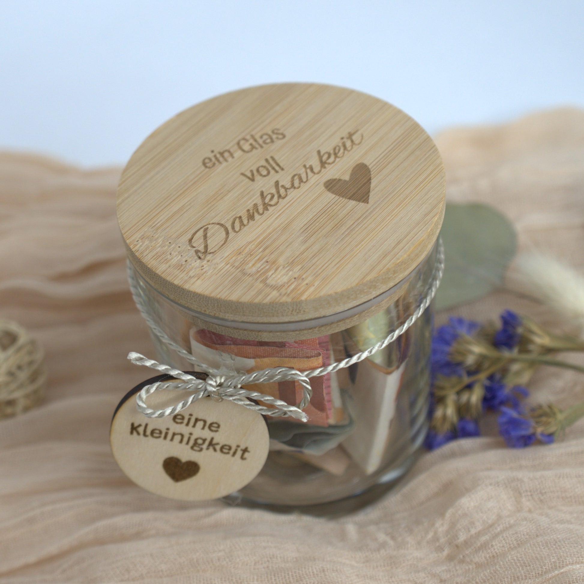 Kerzenglas/Vorratsglas mit graviertem Bambusdeckel „Dankbarkeit“ – Geschenkidee
