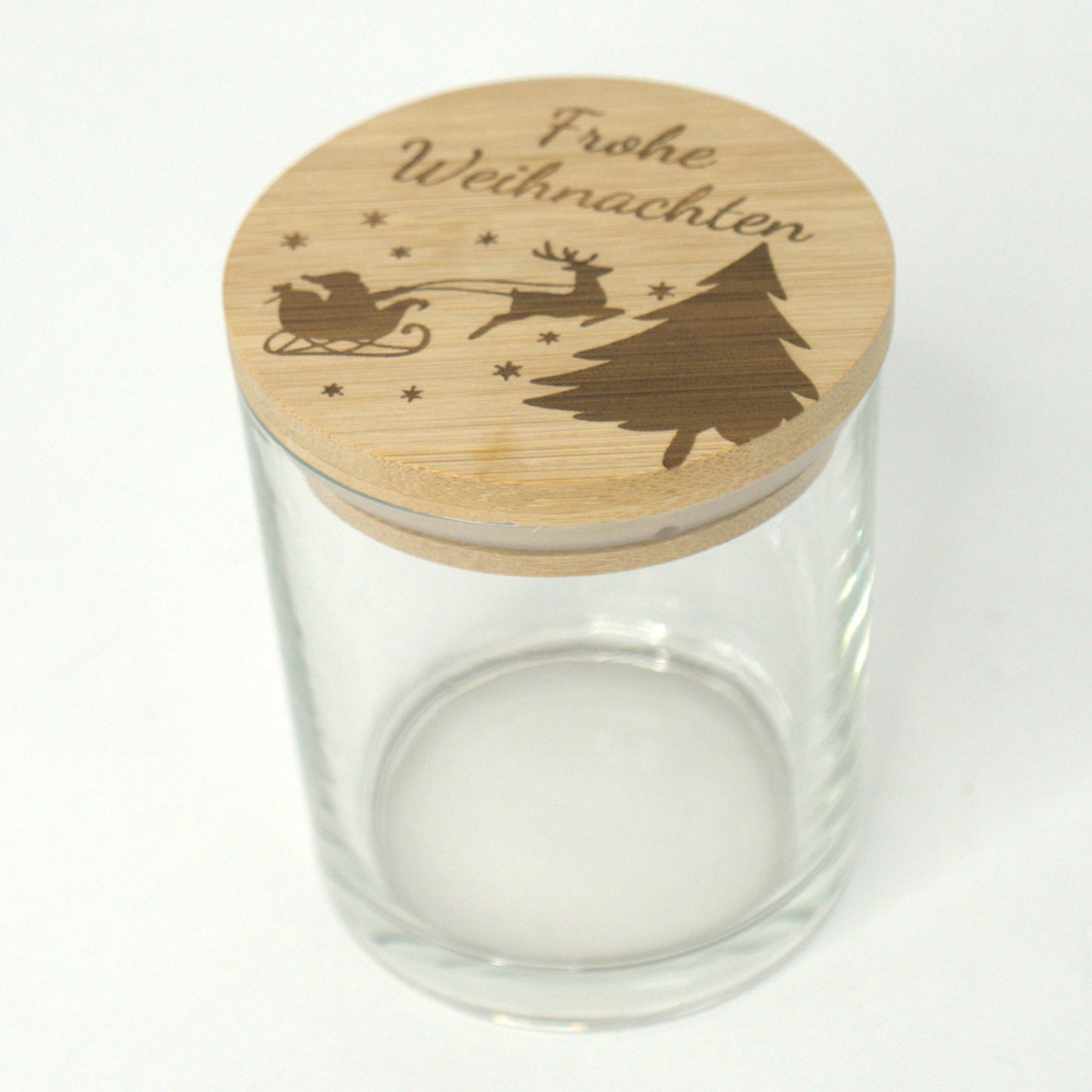 Kerzenglas mit Bambusdeckel und Weihnachtsgravur im Detail