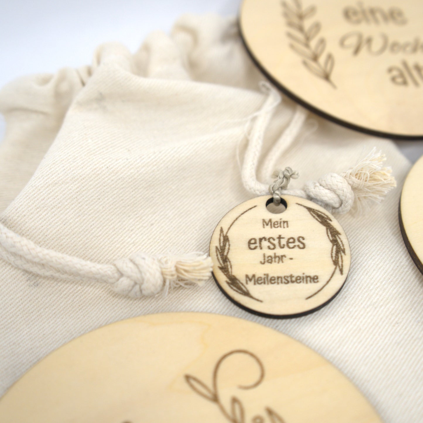 Mein erstes Jahr – liebevoll gravierte Meilensteine aus Holz