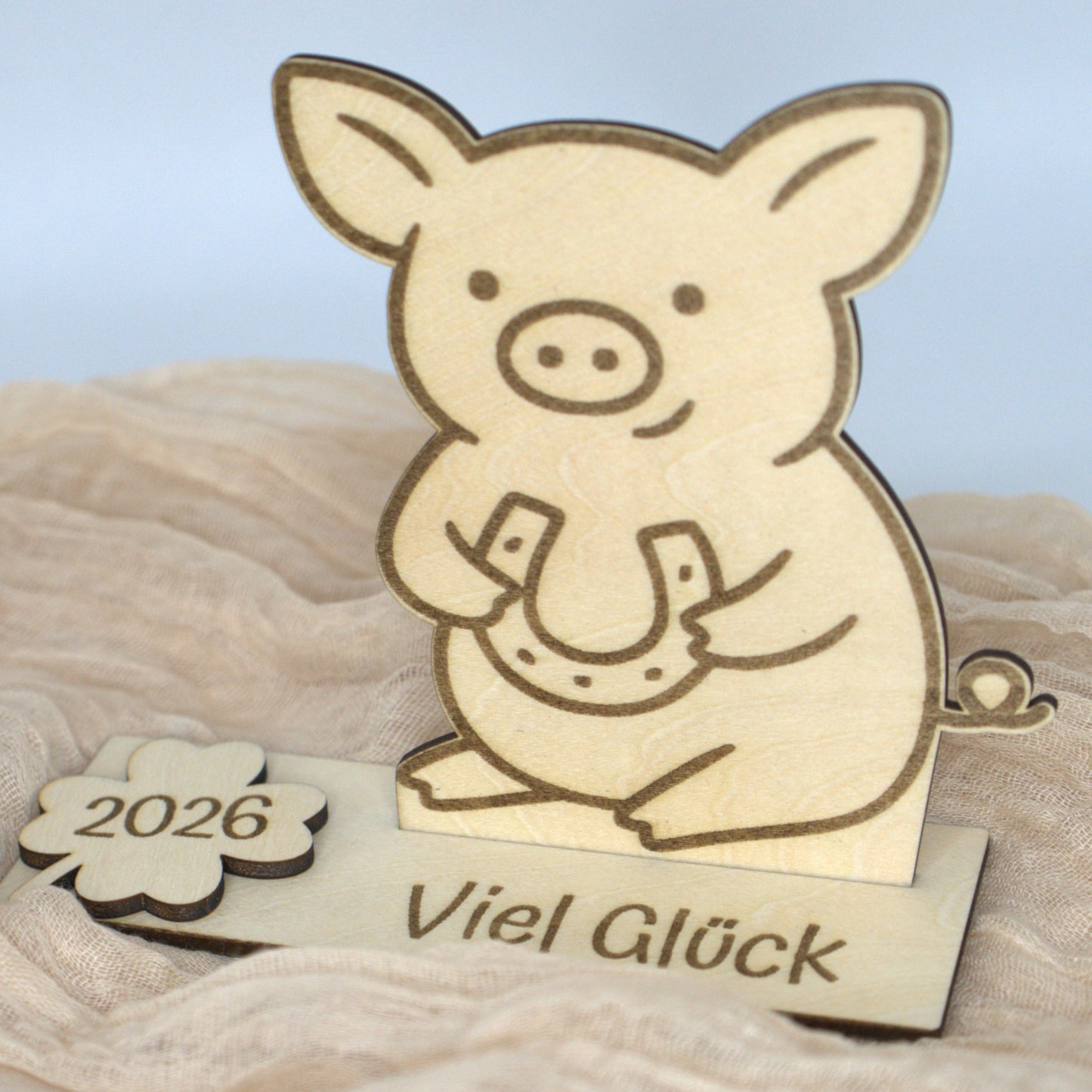Glücksschwein aus Holz als Glücksbringer mit Gravur „Viel Glück“