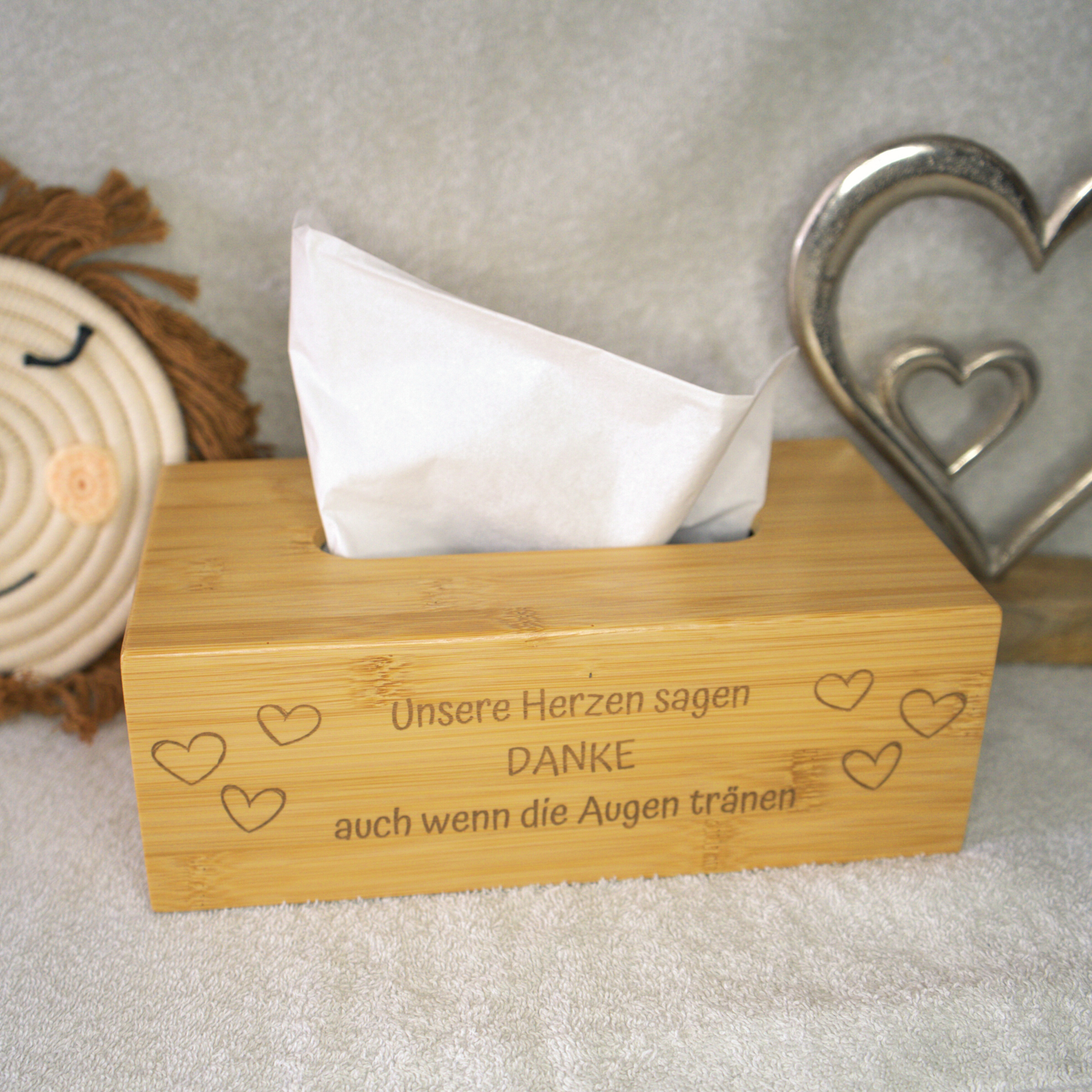 Taschentuchbox aus Bambus – „Unsere Herzen sagen Danke“
